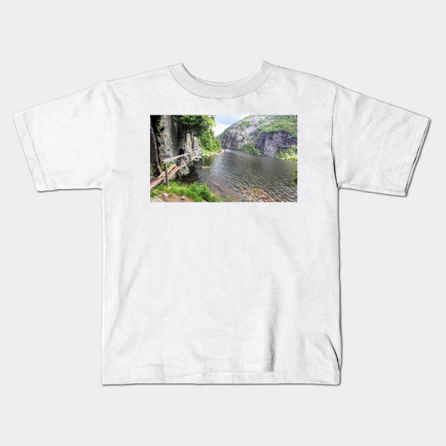 Avalanche Pass - Adirondacks Kids T-Shirt by PodDesignShop